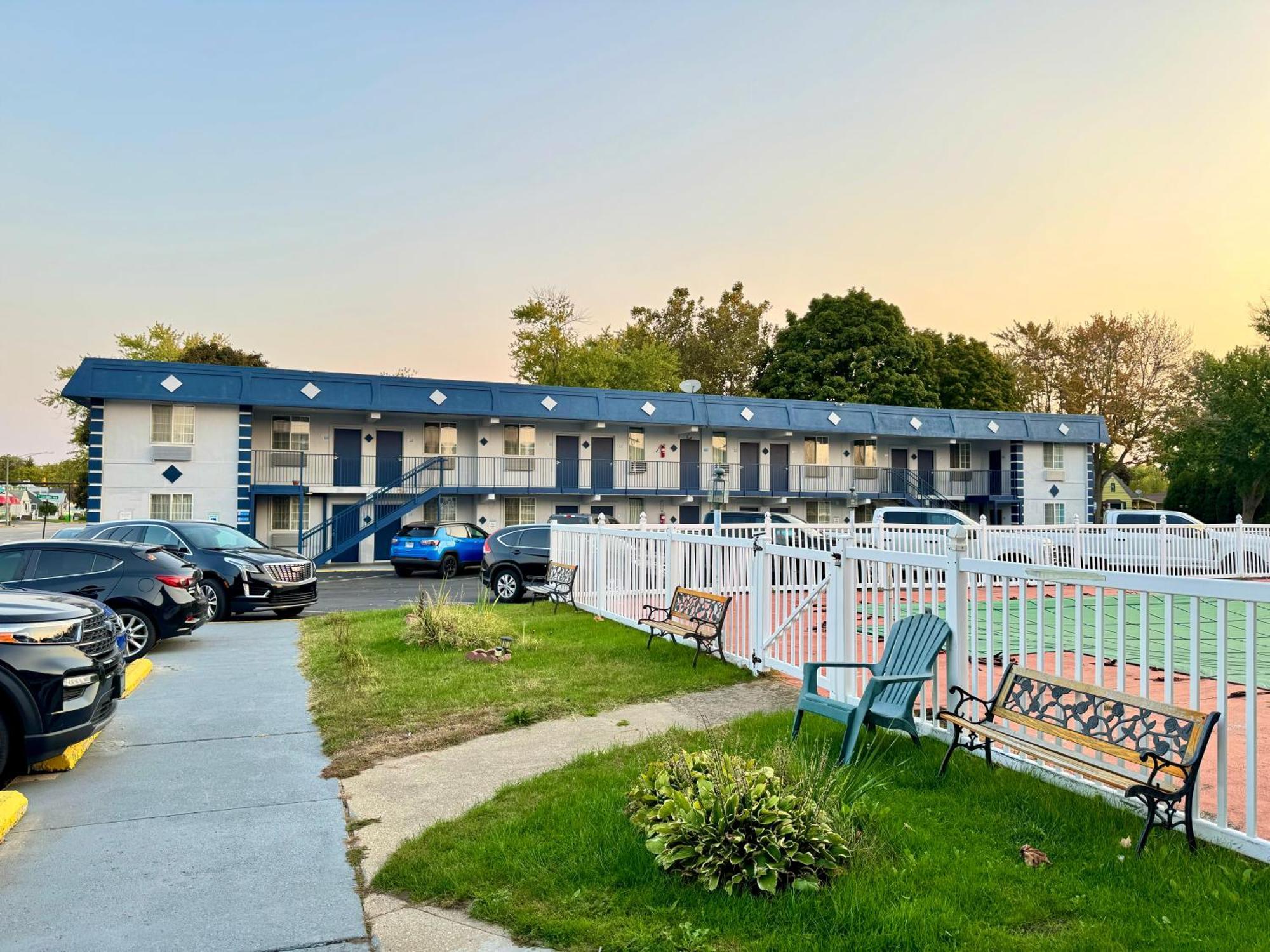 Rodeway Inn セント・ジョセフ エクステリア 写真